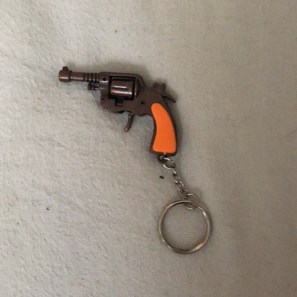 gun keychain/toy - Picture 3 of 3